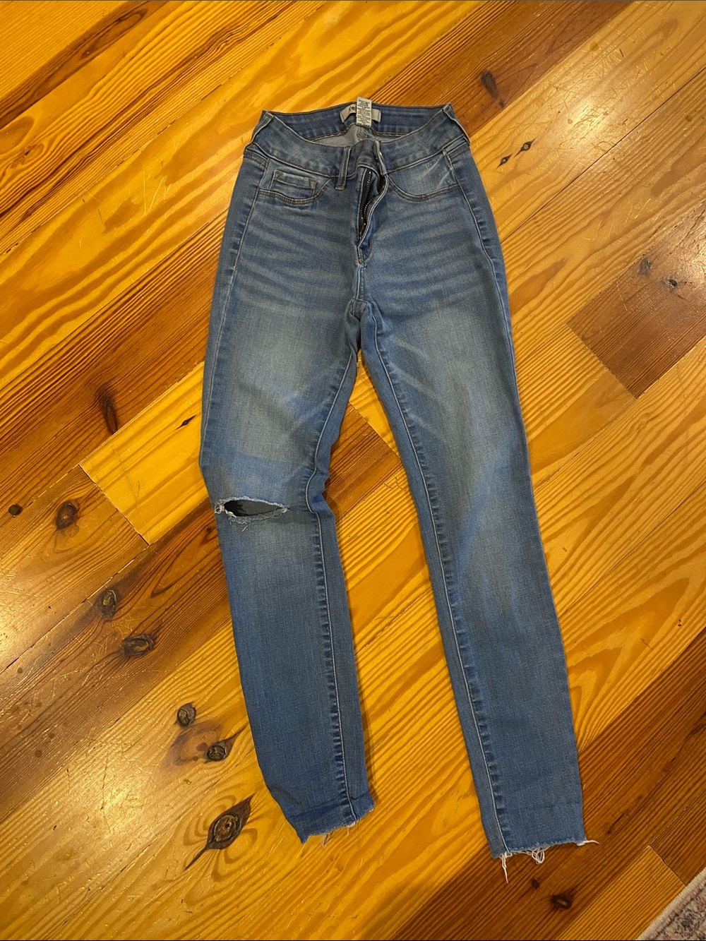 refuge Distressed Skinny Jeans in Medium Blue
